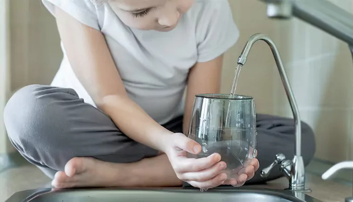 كم من الوقت تحتاج إلى الانتظار حتى يتم تعقيم موزع المياه؟